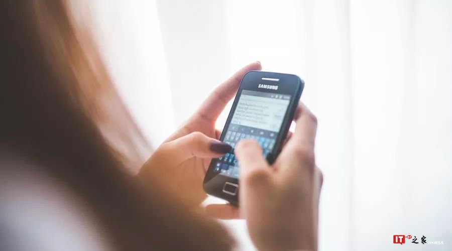 黑科技激光键盘!还能当鼠标和充电宝使用,十分小巧便携! | 钛空精分小剧场