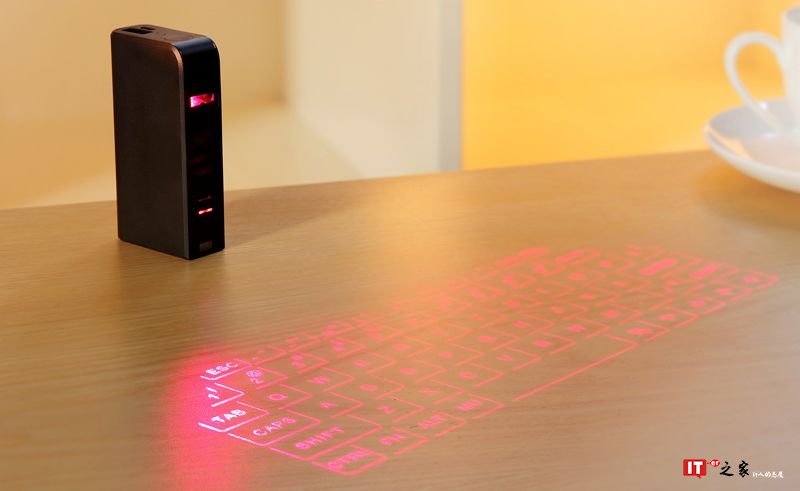 黑科技激光键盘!还能当鼠标和充电宝使用,十分小巧便携! | 钛空精分小剧场