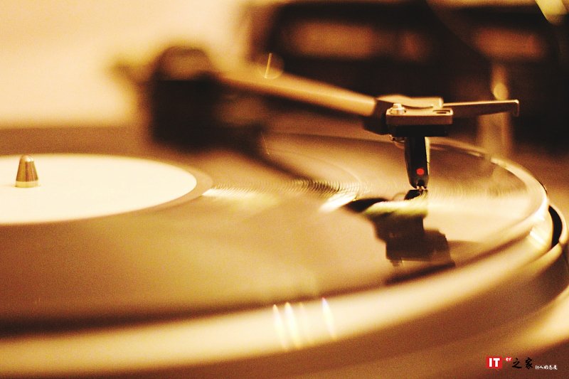 古典的魂，现代的型，拥有着年轻人情怀的黑胶唱片机，因你而声