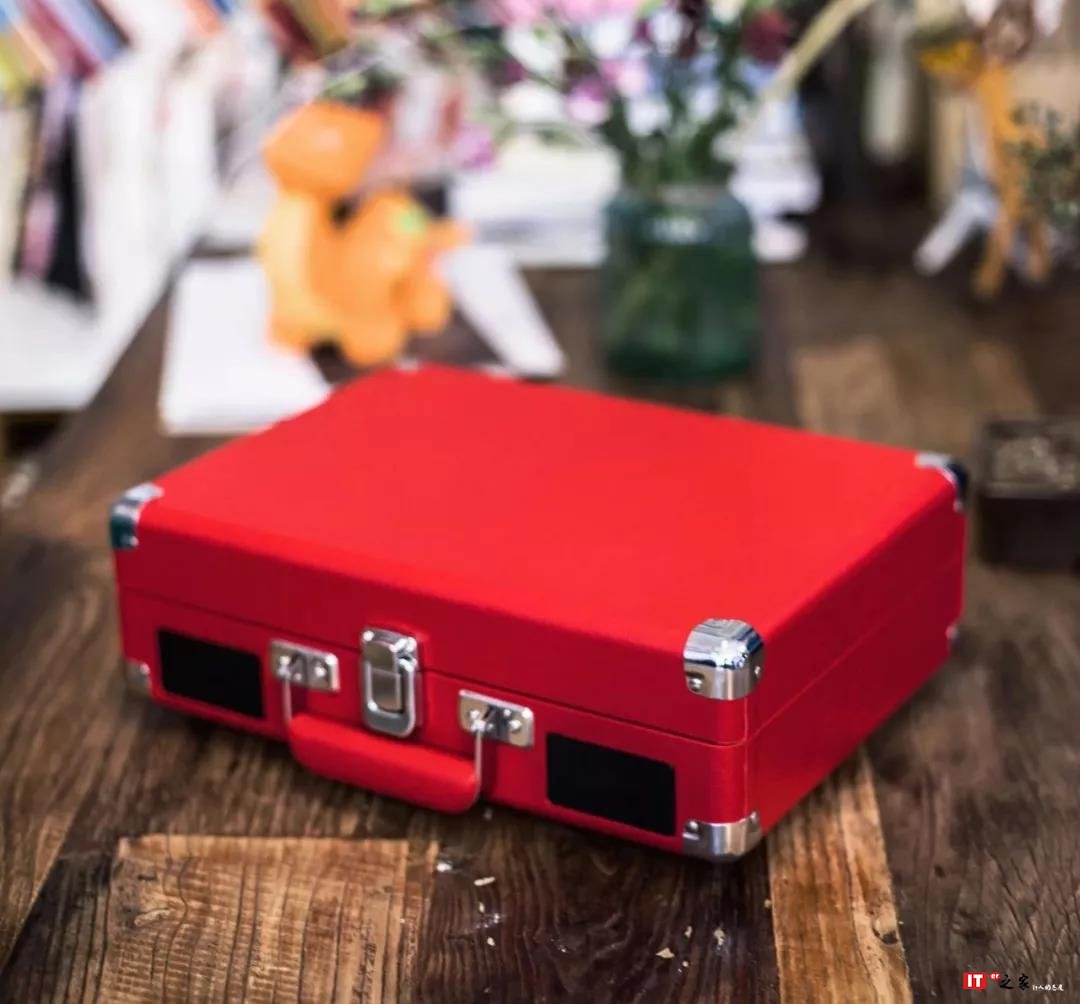 古典的魂，现代的型，拥有着年轻人情怀的黑胶唱片机，因你而声