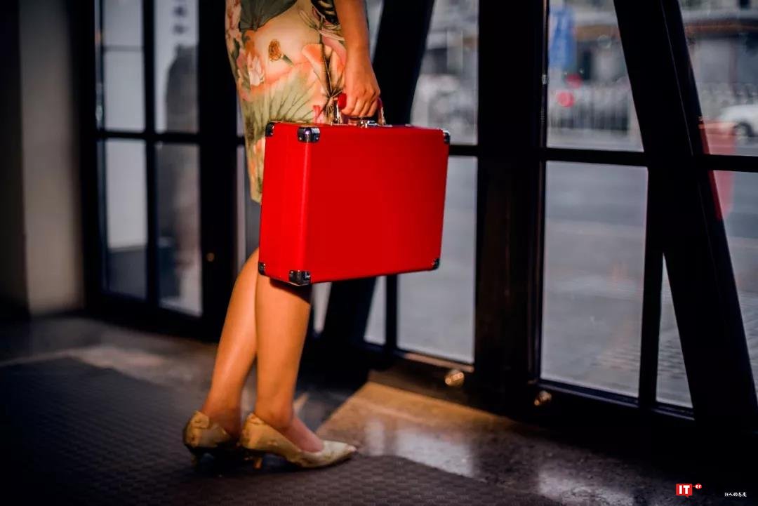 古典的魂，现代的型，拥有着年轻人情怀的黑胶唱片机，因你而声