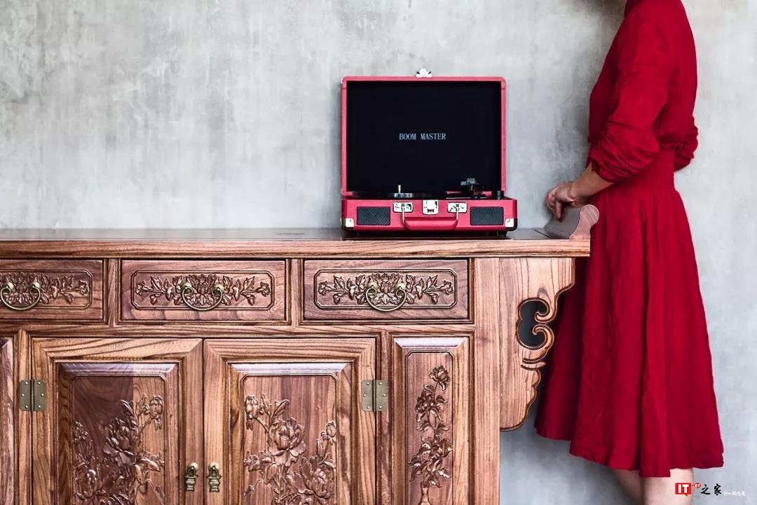 古典的魂，现代的型，拥有着年轻人情怀的黑胶唱片机，因你而声