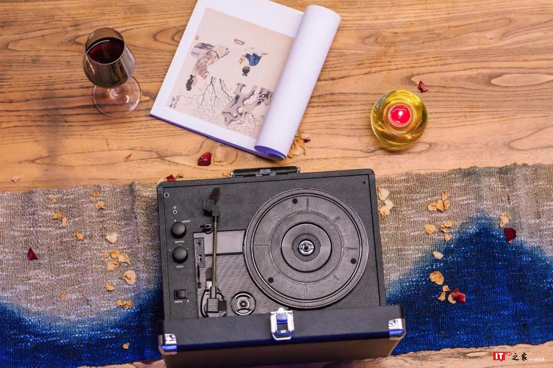 古典的魂，现代的型，拥有着年轻人情怀的黑胶唱片机，因你而声