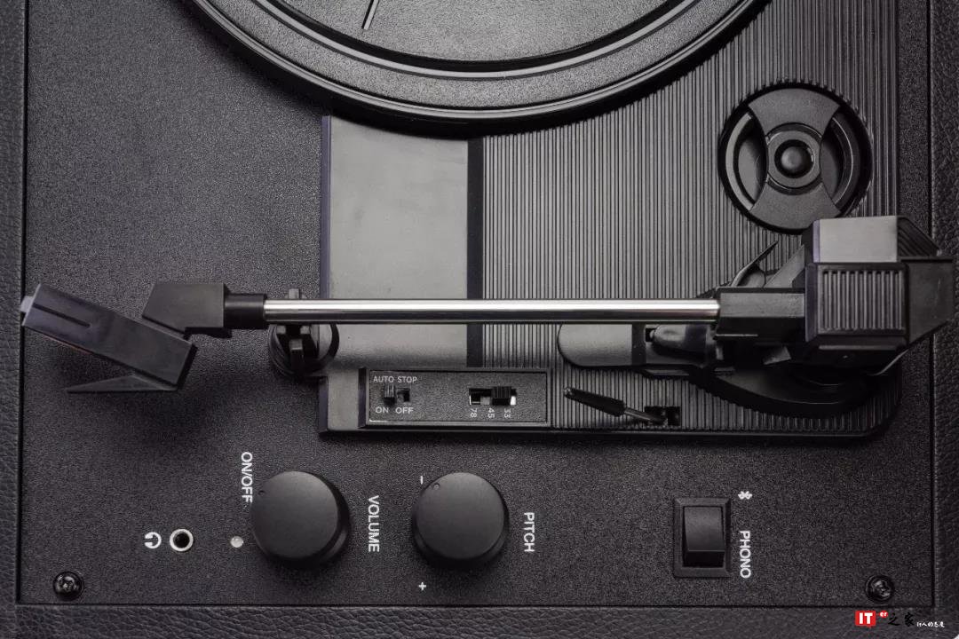 古典的魂，现代的型，拥有着年轻人情怀的黑胶唱片机，因你而声