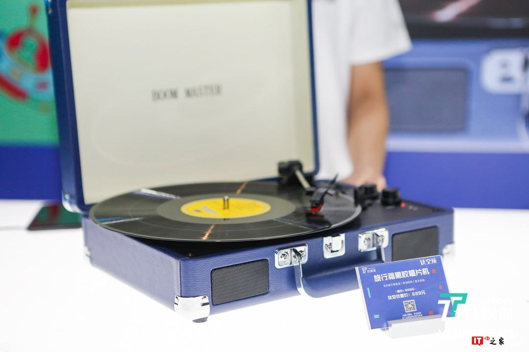古典的魂，现代的型，拥有着年轻人情怀的黑胶唱片机，因你而声