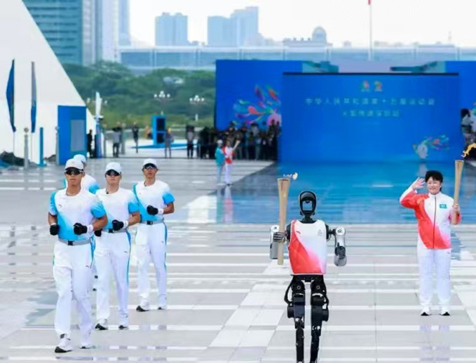 对话华为赵东:从十五运机器人火炬接力,看5G-A如何点亮智能社会_对话华为赵东:从十五运机器人火炬接力,看5G-A如何点亮智能社会_