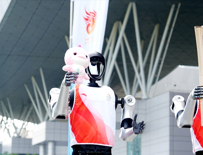 对话华为赵东:从十五运机器人火炬接力,看5G-A如何点亮智能社会_对话华为赵东:从十五运机器人火炬接力,看5G-A如何点亮智能社会_