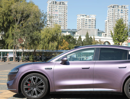 全新智界R7体验:有颜更有料纯血鸿蒙直戳年轻人心巴