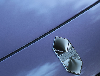 全新智界R7体验:有颜更有料纯血鸿蒙直戳年轻人心巴