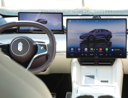 全新智界R7体验:有颜更有料纯血鸿蒙直戳年轻人心巴