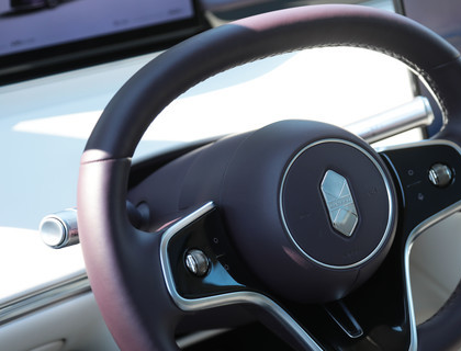 全新智界R7体验:有颜更有料纯血鸿蒙直戳年轻人心巴