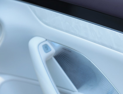 全新智界R7体验:有颜更有料纯血鸿蒙直戳年轻人心巴