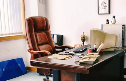 腾讯庆祝成立27周年!官方发布首间办公室的场景图片