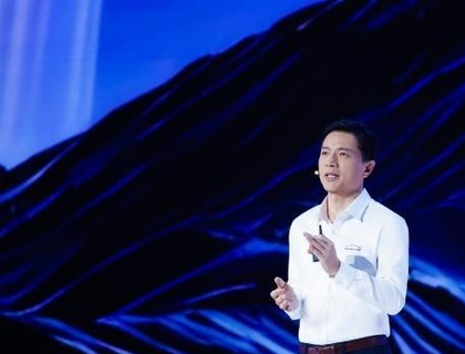 百度李彦宏:内化AI能力让智能不再是成本而是生产力