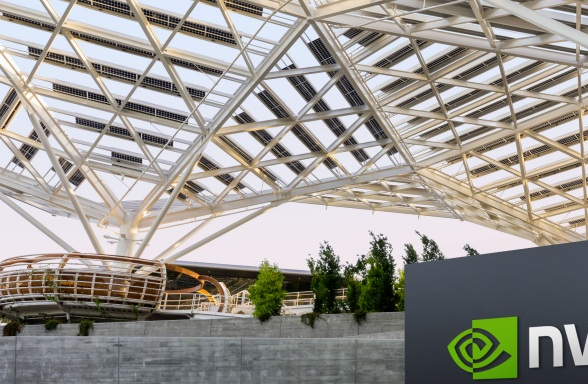 _英伟达第三财季实现570亿美元创纪录营收,黄仁勋回击“AI泡沫论”_英伟达第三财季实现570亿美元创纪录营收,黄仁勋回击“AI泡沫论”