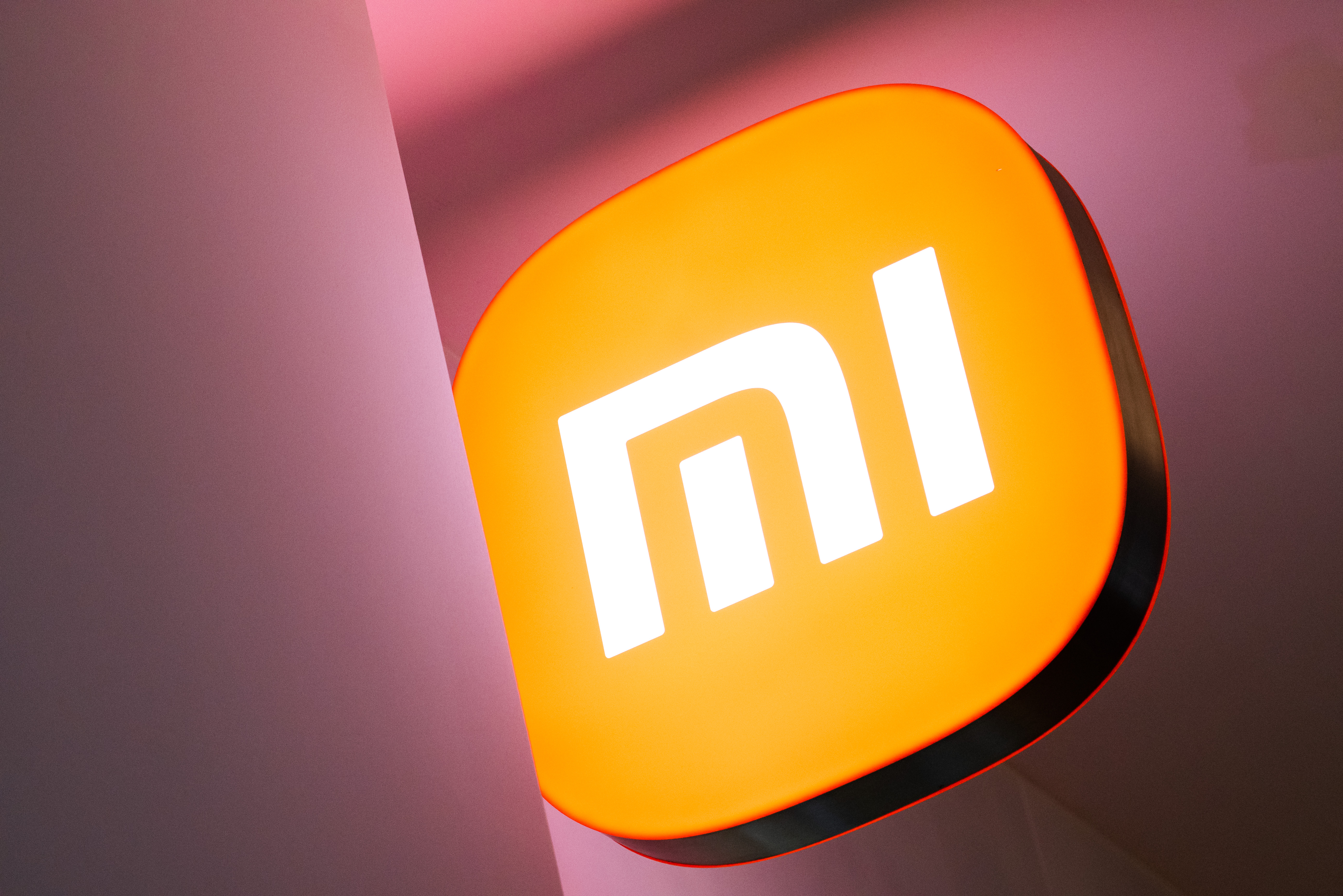 小米深夜通报团队与相关KOL接触处罚结果：辞退经办人，通报批评许斐、徐洁云__小米深夜通报团队与相关KOL接触处罚结果：辞退经办人，通报批评许斐、徐洁云