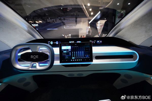 京东方发布“HERO 2.0智能座舱” 自带投影仪和智能桌